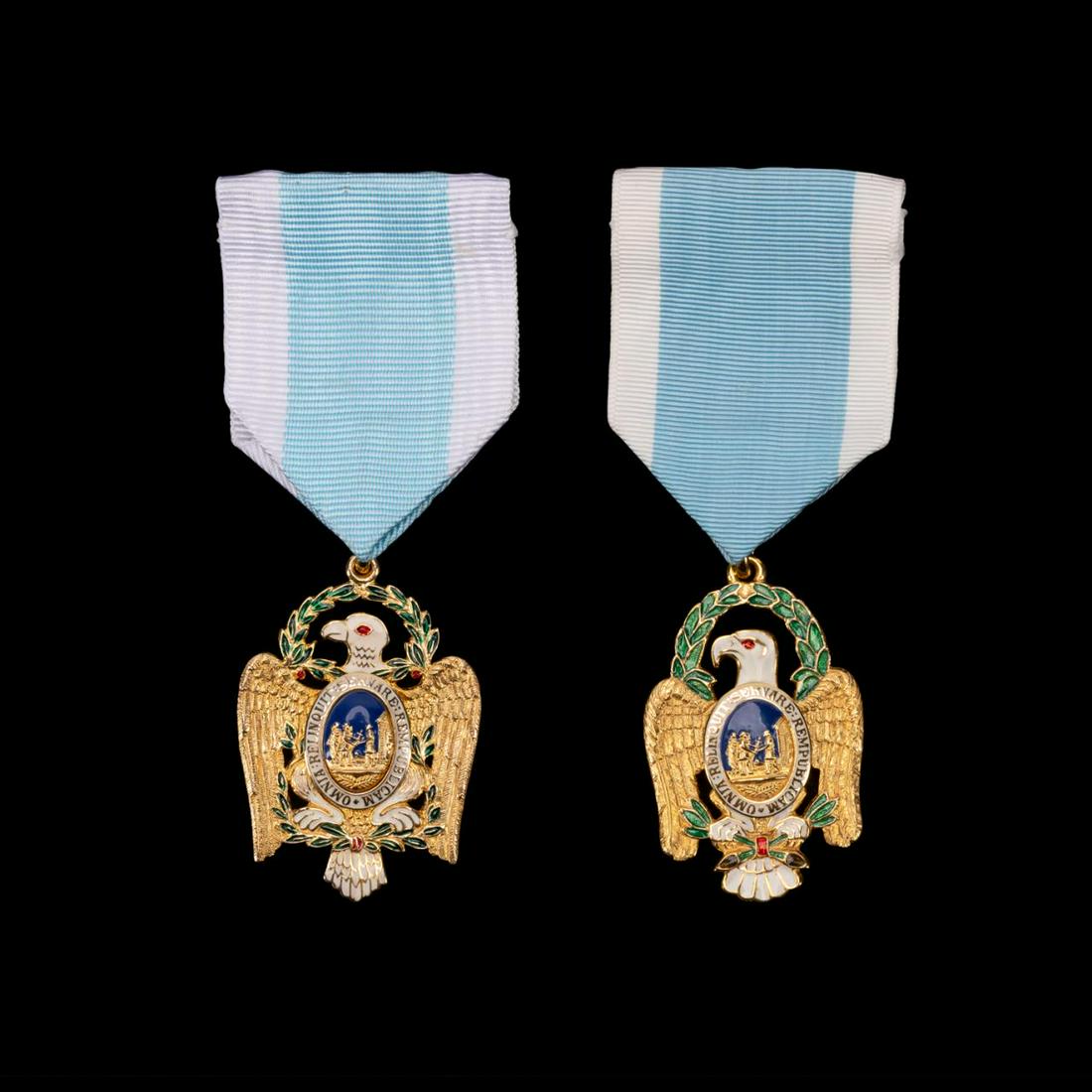 TWO SOCIETY OF CINCINNATI INSIGNIAS, 14K GOLD (1 of 9)