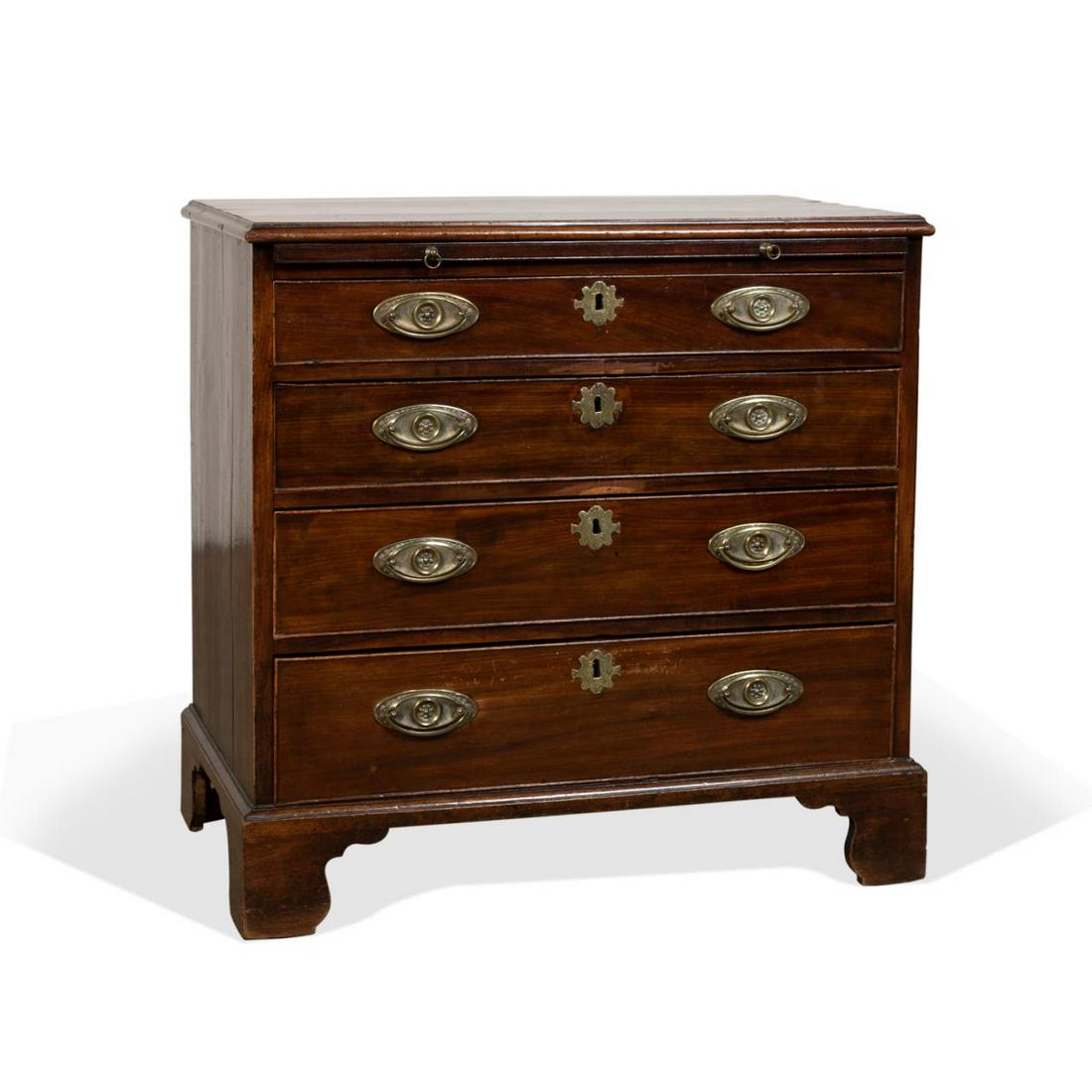 GEORGE III MAHOGANY VENEER GENTLEMAN'S CHEST (1 of 8)