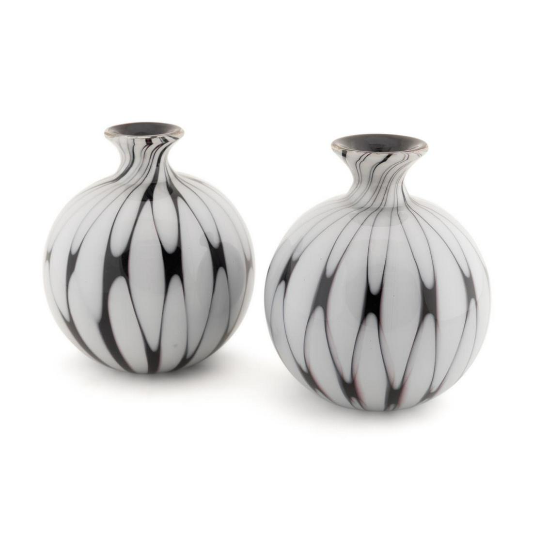 PAIR SEGUSO SMALL BLACK & WHITE ART GLASS VASES (1 of 8)