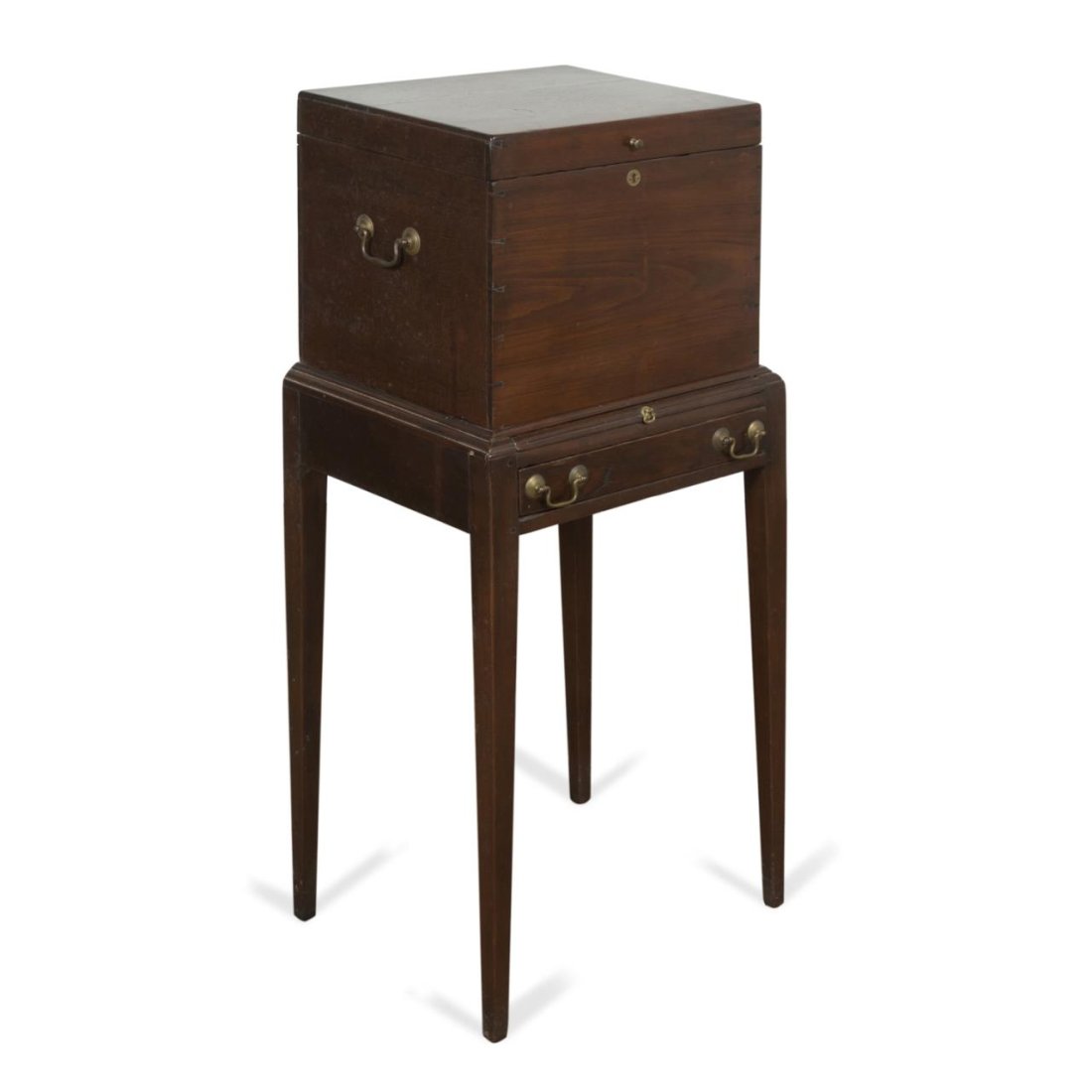 19TH C. OAK CELLARETTE ON STAND: Oak cellarette on stand in the Federal taste, 19th century, of square section with a hinged lid opening to a previously painted interior, having bass handles on the sides, resting on a stand with a pu