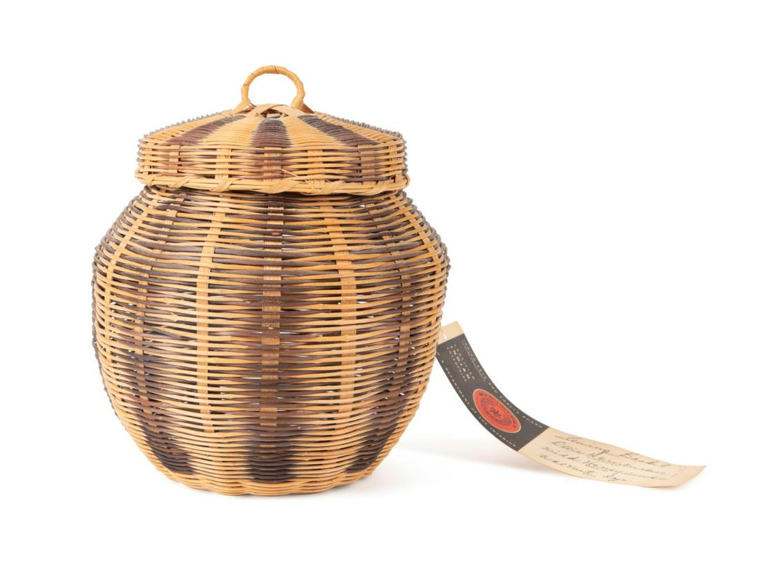 OLLIE HORNBUCKLE CHEROKEE LIDDED SEWING BASKET (1 of 8)