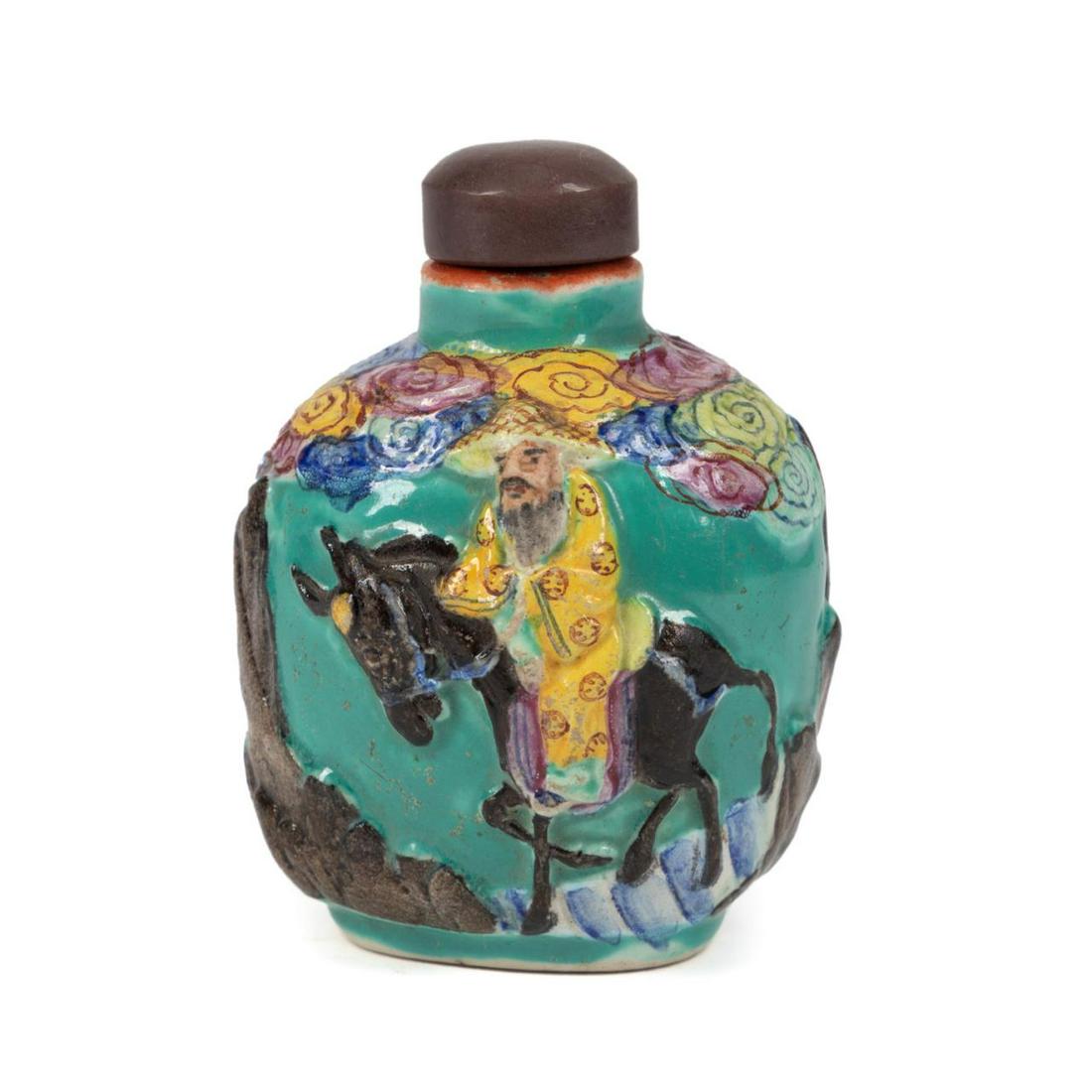 CHINESE ENAMELED PORCELAIN SNUFF BOTTLE (1 of 7)