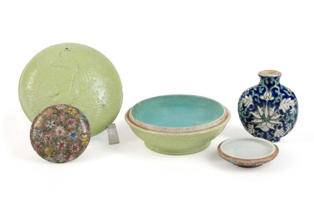 THREE SMALL CHINESE PORCELAIN PIECES (1 of 9)