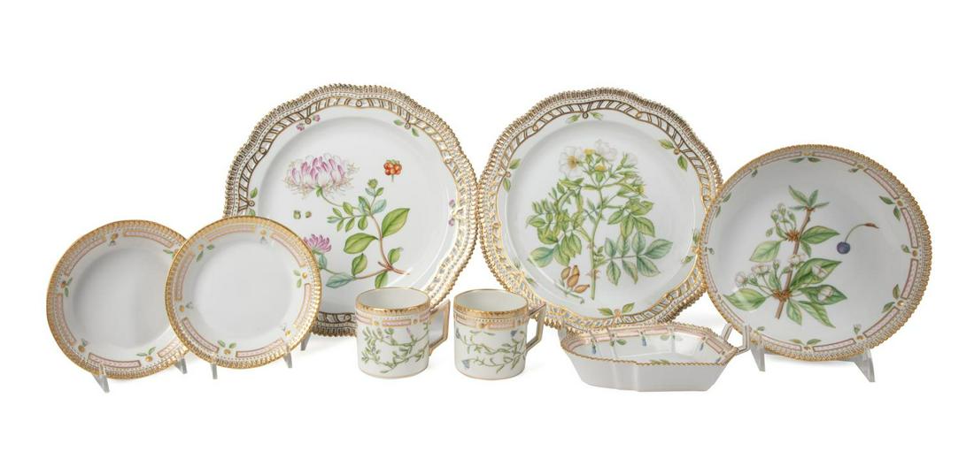 8PC ROYAL COPENHAGEN "FLORA DANICA" DINNERWARE (1 of 8)