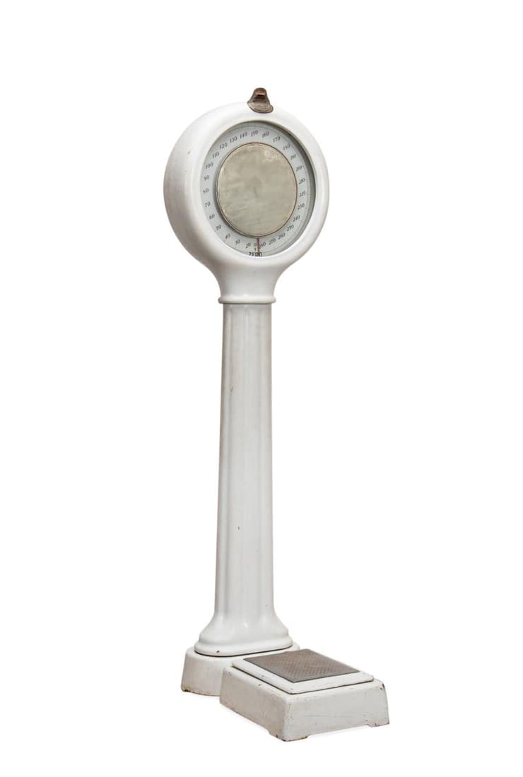 VINTAGE O. D. JENNINGS & CO. COIN OPERATED SCALE: O. D. Jennings & Company (American / Chicago 1906-1980), tall white porcelain enameled coin operated scale, having a maker's mark to top. Approximate measurements: h. 70", w. 19. 625", d. 24".