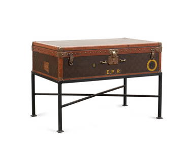 LOUIS VUITTON BISTEN 75 CLASSIC MONOGRAM W/ STAND: Louis Vuitton Bisten 75 Classic Monogram hard side suitcase in logo canvas with leather and brass trim, having an EPR monogram, opening to an interior tray with straps, serial number 802046, resting o