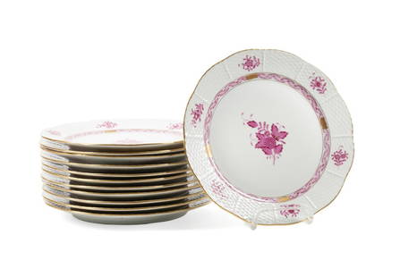 12PCS HEREND 'CHINESE BOUQUET' DINNER PLATES: Set of twelve Herend (Hungarian 1826), 'Chinese Bouquet' or 'Apponyi' raspberry (pattern introduced 1958), dinner plates, all with impressed, printed, and/or painted marks. Approximate dimensions: dia