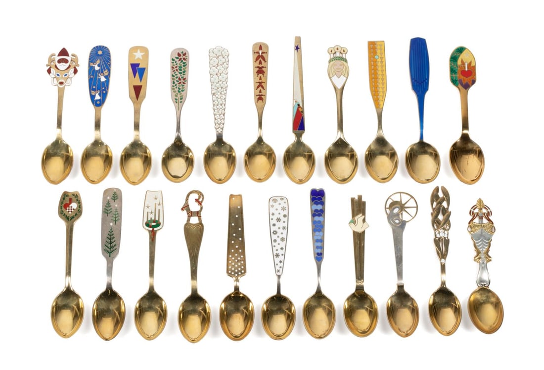 22PC DANISH STERLING VERMEIL CHRISTMAS SPOONS (1 of 12)