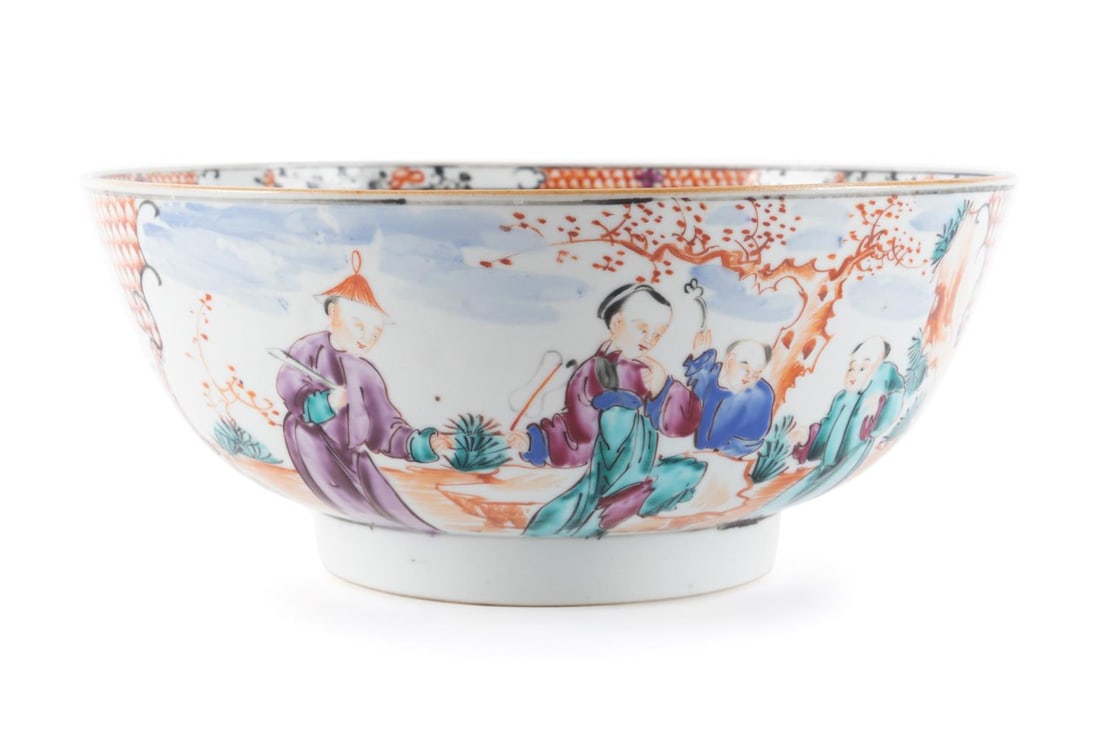 CHINESE EXPORT ROSE MANDARIN CENTERPIECE BOWL: Chinese Export Rose Mandarin palette porcelain bowl, having a patterned band interspaced with florals to the interior, the exterior decorated with fretwork and domestic scenes, the underside having no