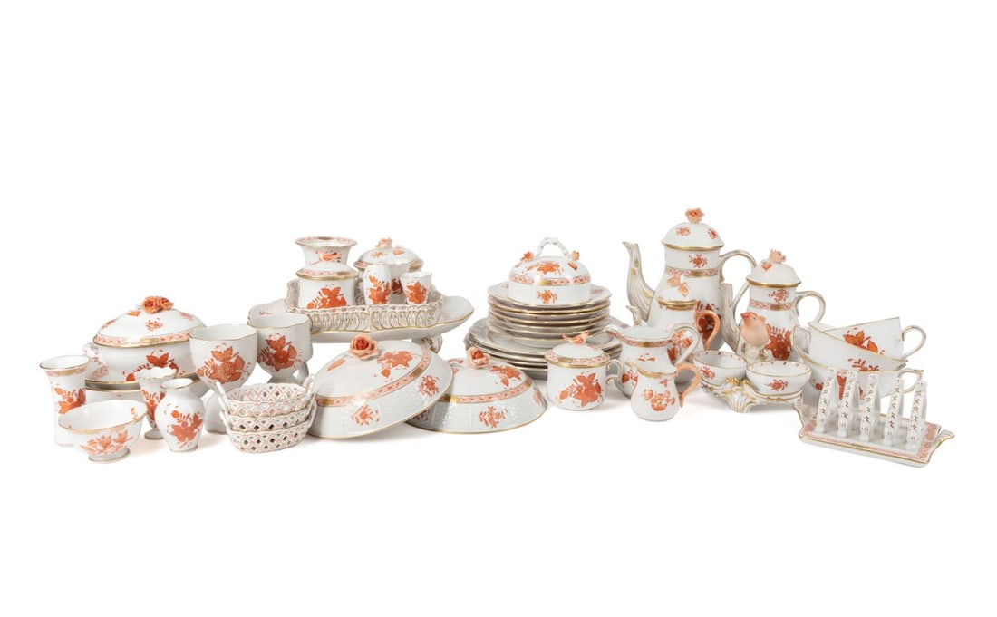 44PCS HEREND 'CHINESE BOUQUET' RUST DINNERWARE (1 of 14)