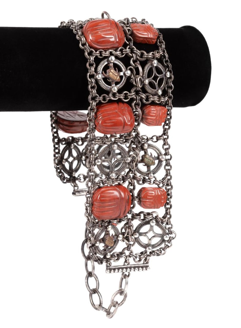 STEPHEN DWECK STERLING & JASPER SCARAB CHOKER: Vintage Stephen Dweck sterling and jasper scarab choker, of rectangular chain construction with alternating carved jasper scarabs and cross roundels, terminating to an adjustable chain and hook clasp,