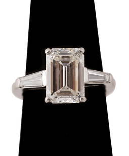 LADIES DIAMOND AND PLATINUM ENGAGEMENT RING: Mayor’s Jewelers (American 1910), ladies diamond and platinum engagement ring, having one (1) approximately 10.72mm x 7.52mm x 4.51mm four prong set emerald cut diamond, of VS-1 clarity and K