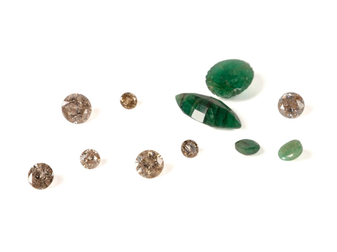 FOUR LOOSE EMERALDS AND SEVEN LOOSE DIAMONDS (1 of 7)
