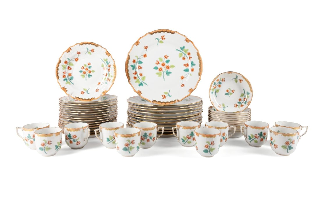 52PCS HEREND 'LIVIA' PORCELAIN DINNERWARE (1 of 7)