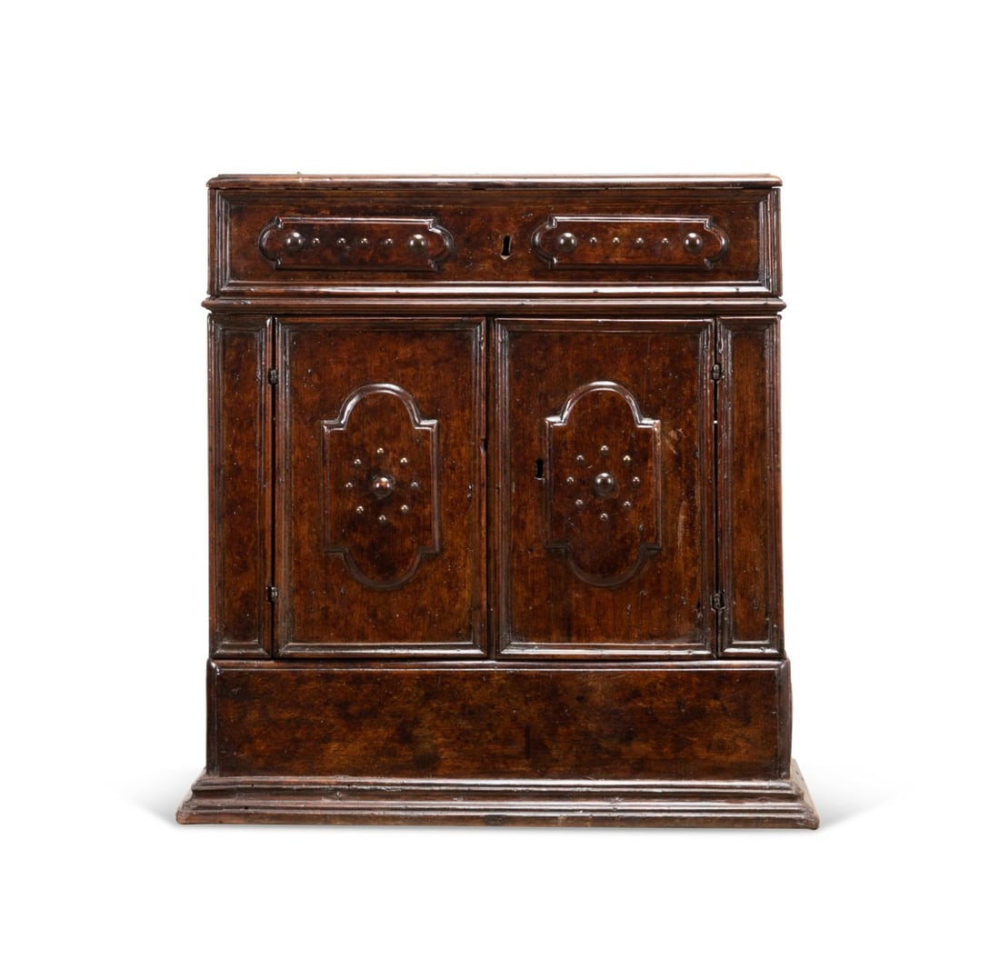 ITALIAN BAROQUE WALNUT PICCOLA CREDENZA, 17TH C. (1 of 8)