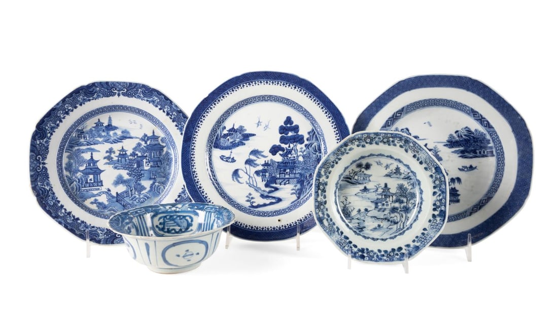 FIVE BLUE & WHITE CHINESE EXPORT DISHES (1 of 8)