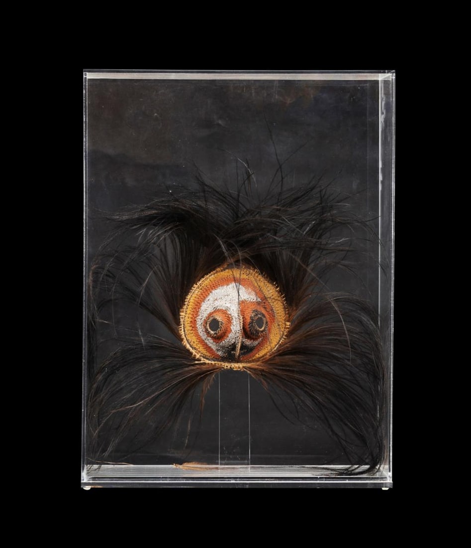 PAPUA/OCEANIA TRIBAL DANCE MASK CASSOWARY FEATHERS (1 of 3)