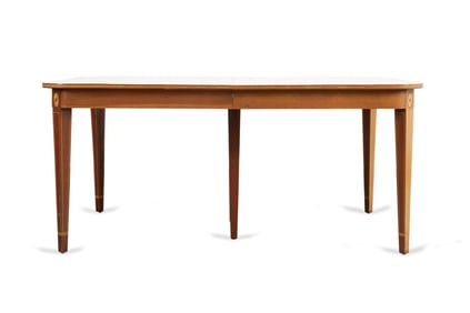 FEDERAL STYLE MAHOGANY DINING TABLE & THREE LEAVES