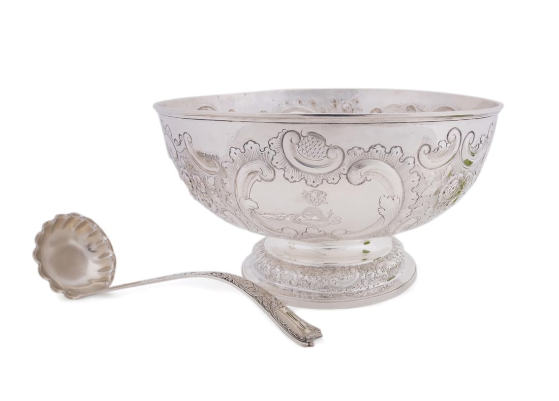 WILLIAM IV SILVER PUNCH BOWL AND AN AMERICAN LADLE (1 of 13)