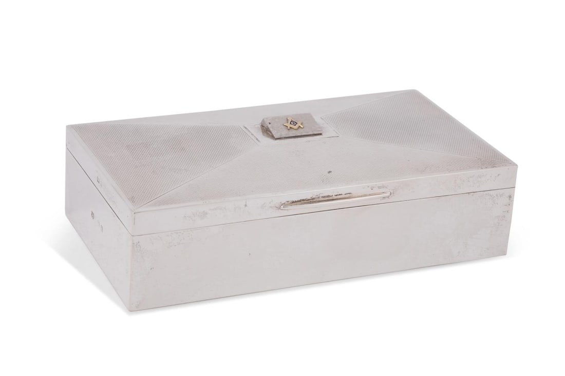 GEORGE V MASONIC STERLING CIGARETTE BOX, 1920 (1 of 7)