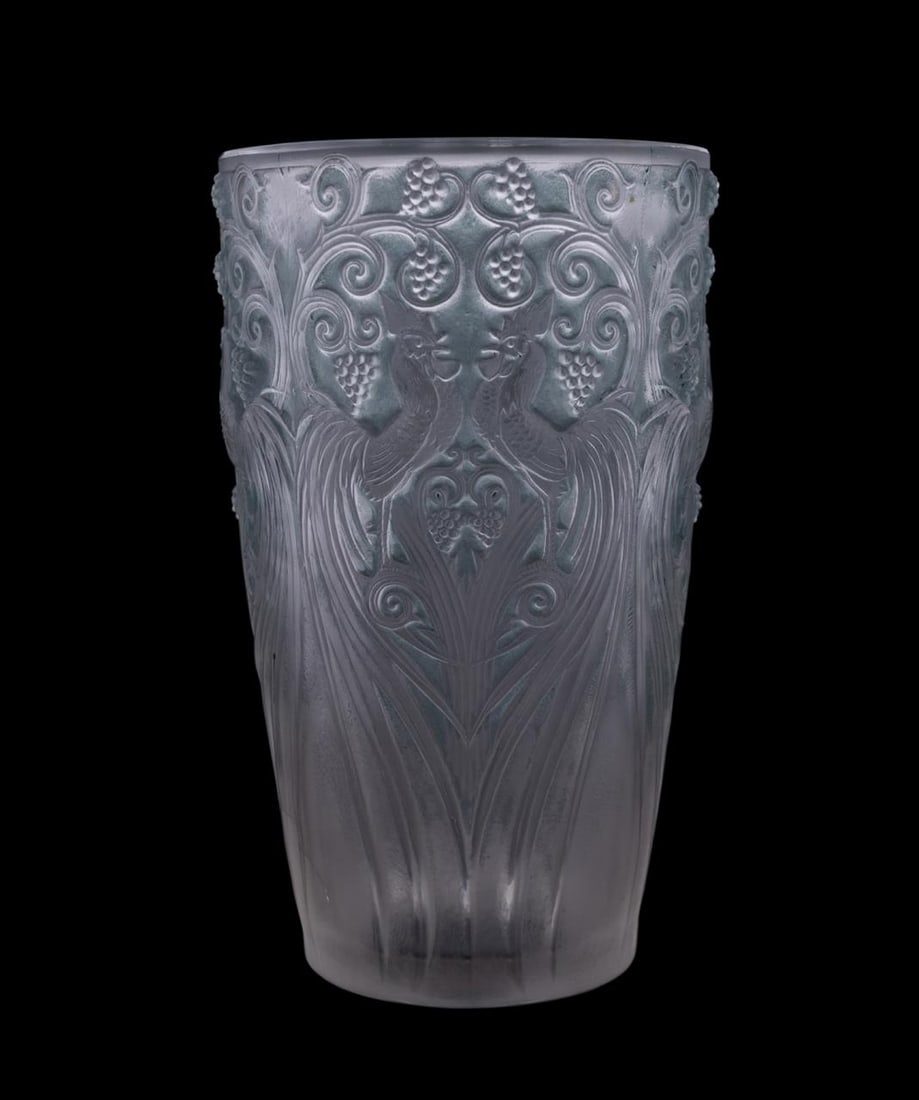 R. LALIQUE VASE 'COQS ET RAISINS' CIRCA 1928 (1 of 6)