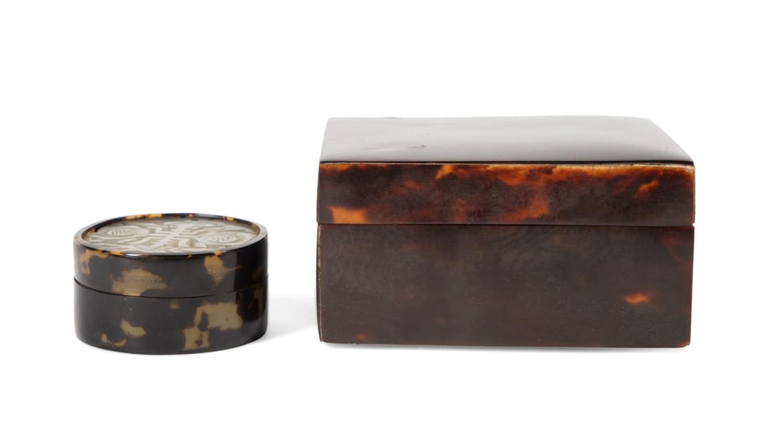 TWO SHELL VENEER BOXES, ONE WITH CARVED JADE PANEL (1 of 8)