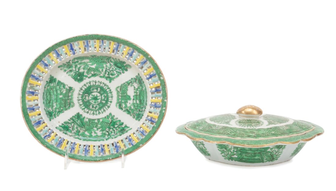 2PC CHINESE GREEN FITZHUGH SERVEWARE, 19TH C.: Chinese, 19th century. Two pieces of Export green Fitzhugh serveware, comprising a covered vegetable server and a chestnut basket reticulated underplate, both apparently unmarked. Approximate dimensio