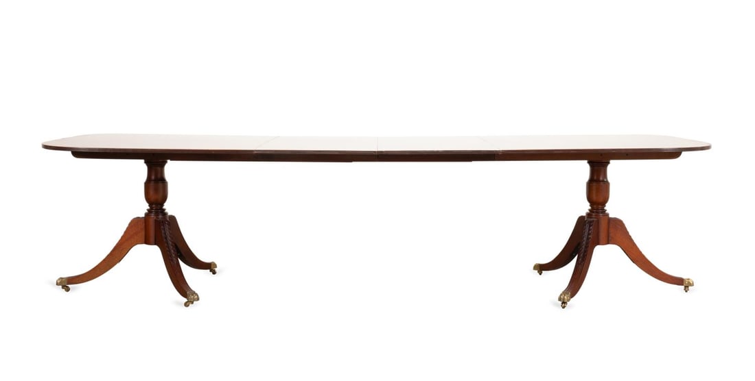 GEORGIAN STYLE PEDESTAL DINING TABLE & TWO LEAVES (1 of 5)