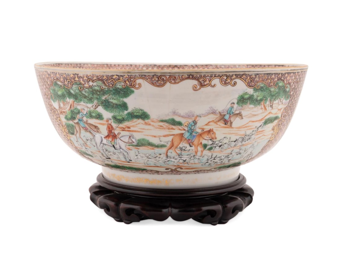 CHINESE EXPORT FAMILLE ROSE HUNT SCENE PUNCH BOWL (1 of 8)