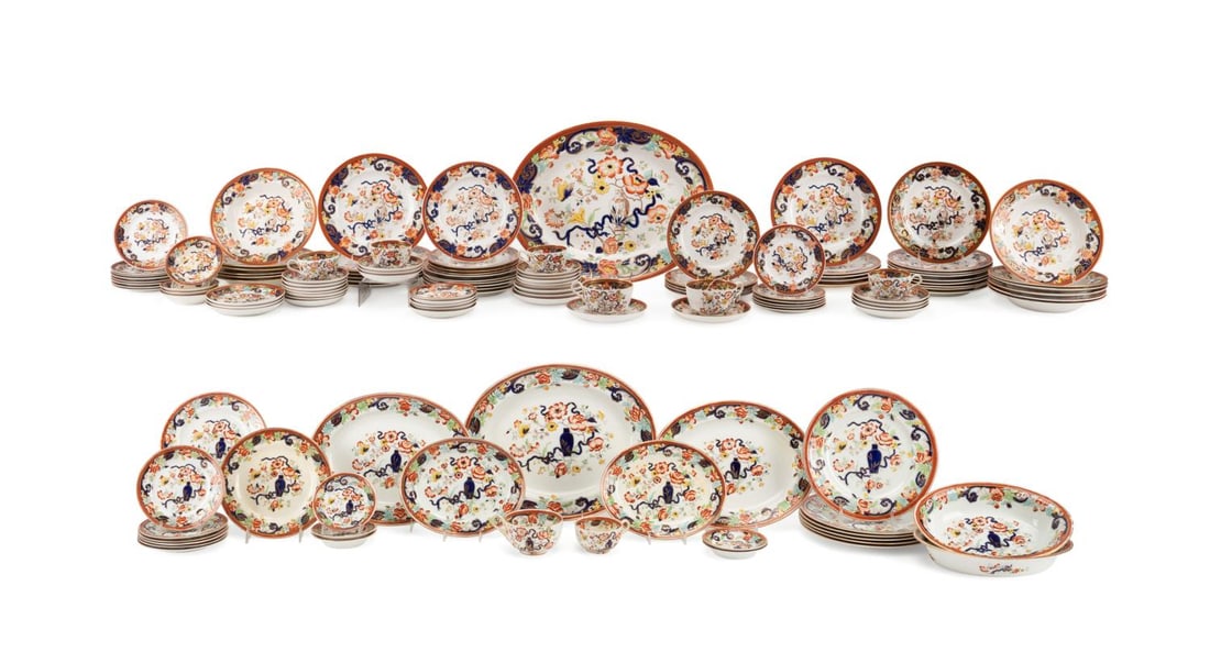 132 PIECE 'SUTHERLAND JAPAN' IMARI DINNERWARE (1 of 20)