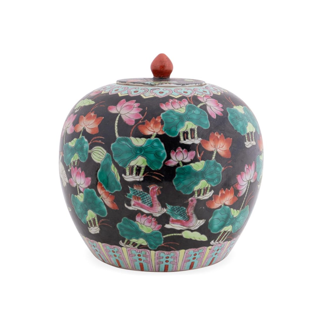 CHINESE FAMILLE NOIR LIDDED GINGER JAR (1 of 6)