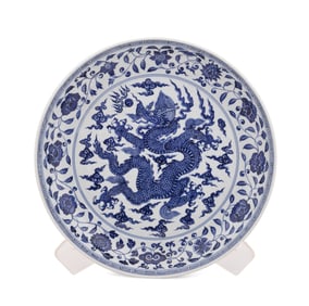 CHINESE BLUE AND WHITE PORCELAIN CHARGER