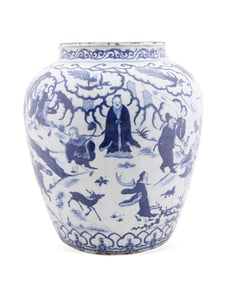 CHINESE BLUE AND WHITE PORCELAIN LARGE JAR