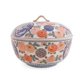 JAPANESE LARGE IMARI PATTERN COVERED BOWL / TUREEN