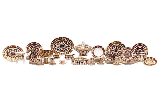 75 PIECE ROYAL CROWN DERBY IMARI DINNER SERVICE