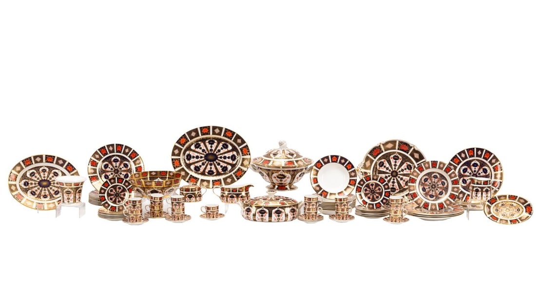 75 PIECE ROYAL CROWN DERBY IMARI DINNER SERVICE: Royal Crown Derby (English, founded 1750). 75 piece mainly "Old Imari" (pattern introduced 1901) bone china dinner service comprising, 15 dinner plates (dia. 10.5"), 1 rim soup bowl (dia. 9"), 14 brea