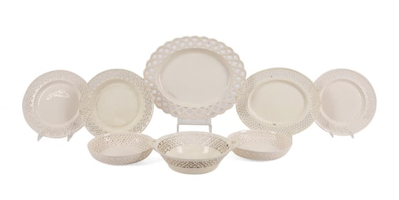 EIGHT PIECES OF RETICULATED CREAMWARE TABLEWARE