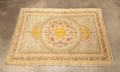EARLY 20TH CENTURY EUROPEAN SAVONNERIE RUG