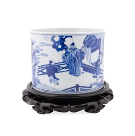 CHINESE PORCELAIN BLUE AND WHITE BRUSH POT