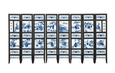 CHINESE BLUE AND WHITE FIGURAL TABLE SCREEN