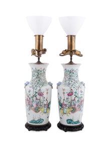 PAIR OF CHINESE FIGURAL VASE TABLE LAMPS