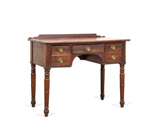 AMERICAN SHERATON STYLE MAHOGANY DRESSING TABLE