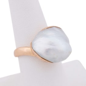 LIGHT GRAY BAROQUE PEARL 18K YELLOW GOLD RING