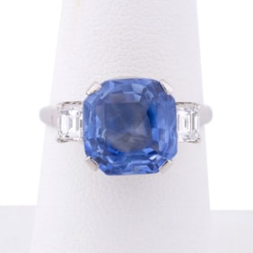 SRI LANKA SAPPHIRE AND DIAMOND RING IN PLATINUM