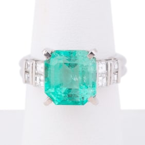 COLOMBIAN EMERALD & DIAMOND RING, GIA