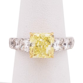 JB STAR 3.36 CT FANCY YELLOW DIAMOND RING, GIA