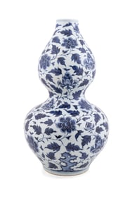 CHINESE BLUE AND WHITE DOUBLE GOURD VASE
