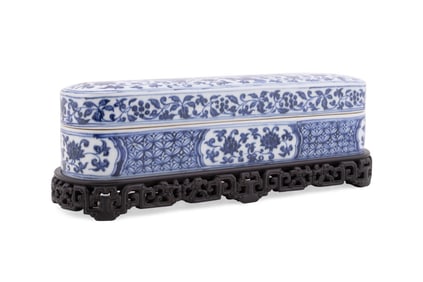 CHINESE BLUE AND WHITE PENBOX WITH STAND