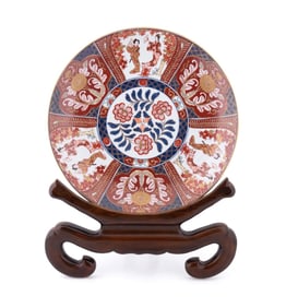 LARGE IMARI GEISHA CHARGER ON WOOD STAND