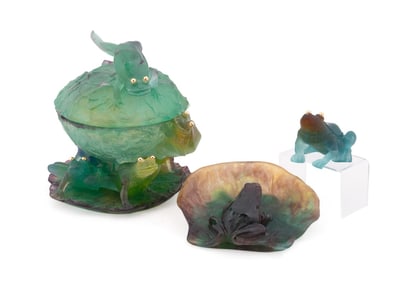 3 DAUM FROG MOTIF PATE-DE-VERRE TABLE ARTICLES